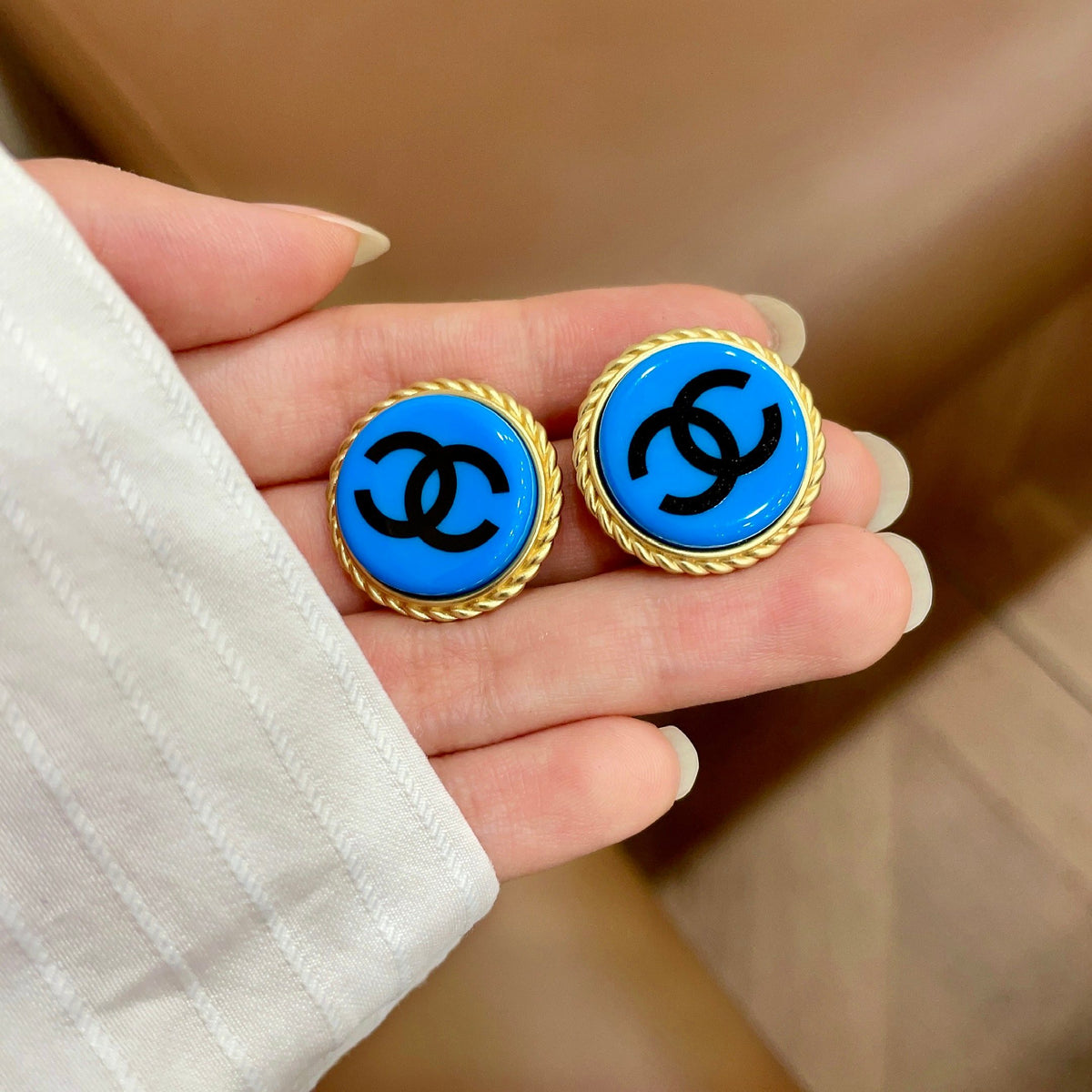 Double-C Emblem Stud Earrings in Polished Metal-Tone – Design 216 side detail