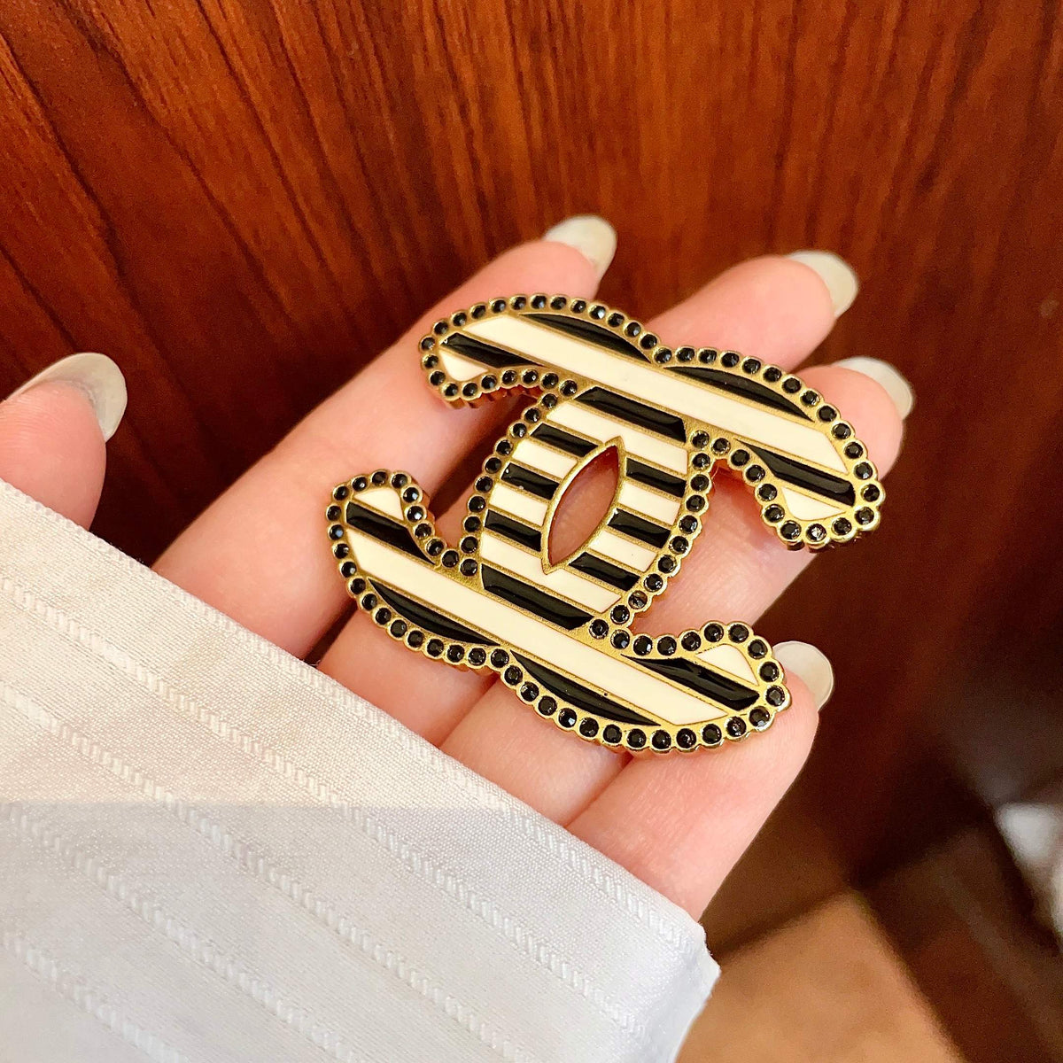 Double-C Emblem Brooch in Polished Metal-Tone – Design 066 side detail