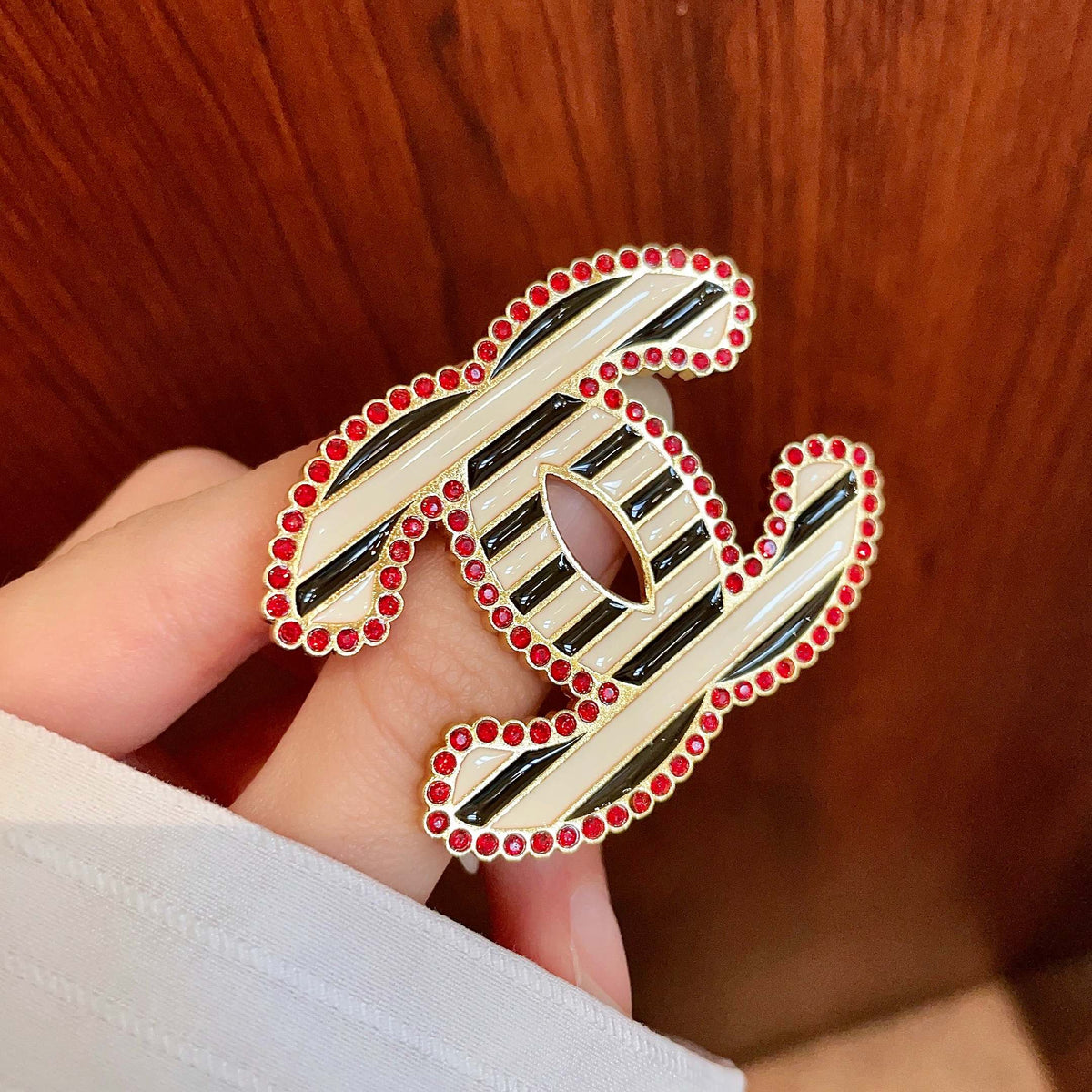 Double-C Emblem Brooch in Polished Metal-Tone – Design 065 detail view