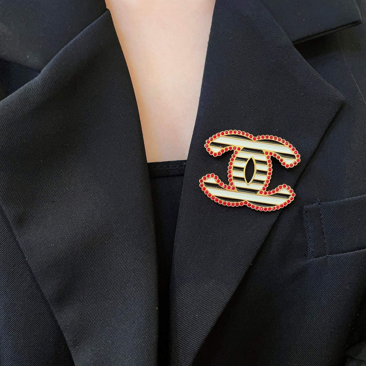 Double-C Emblem Brooch in Polished Metal-Tone – Design 065 main product view