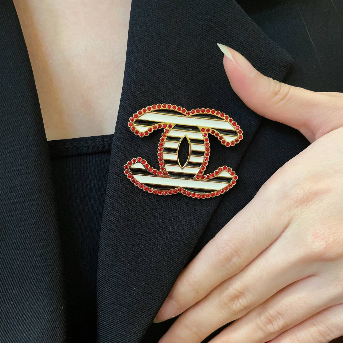 Double-C Emblem Brooch in Polished Metal-Tone – Design 045 front product view