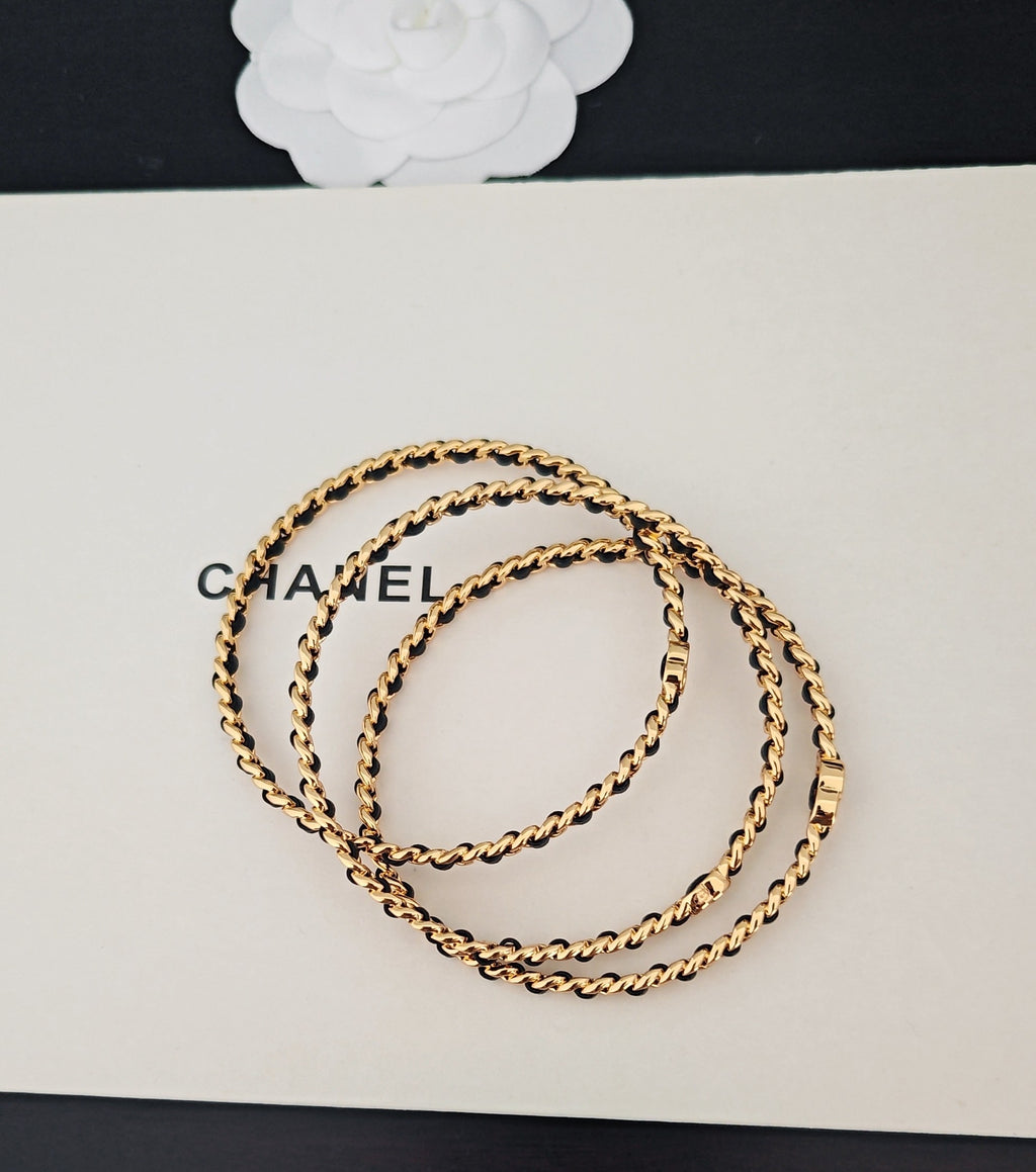Signature Emblem Bangle in Gold-Tone – Black Detail – Design 006 detail view