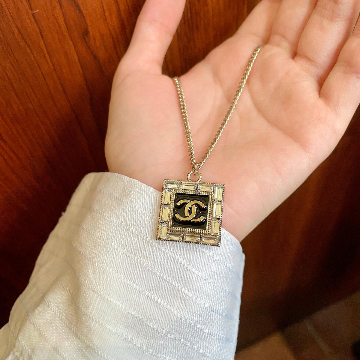 Double-C Emblem Pendant Necklace in Polished Metal-Tone – Design 079 side detail