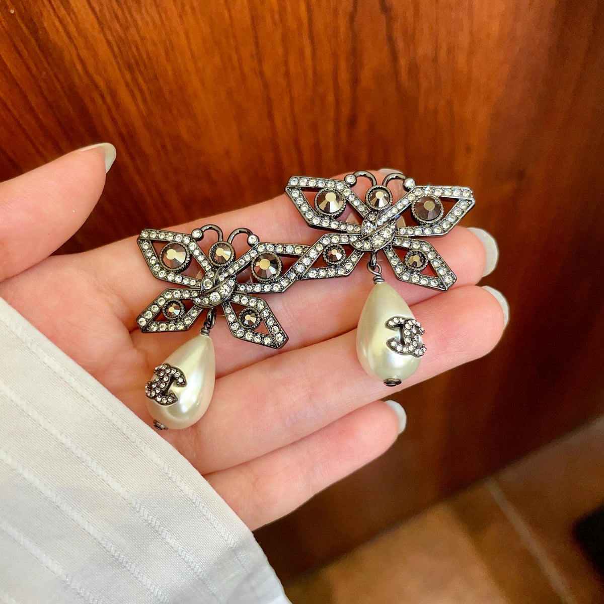 Double-C Emblem Pearl-Detail Statement Earrings – Pearl Detail – Design 014 side detail