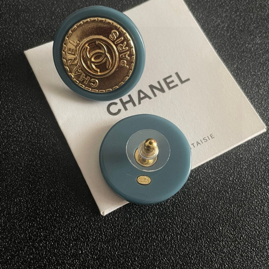 Double-C Emblem Stud Earrings in Polished Metal-Tone – Design 279 main product view