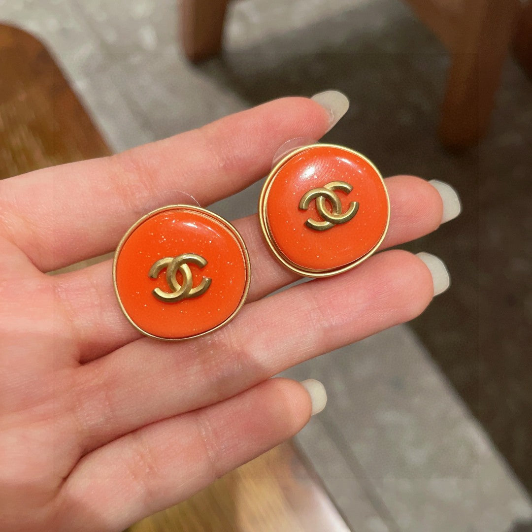 Double-C Emblem Stud Earrings in Polished Metal-Tone – Design 270 side detail