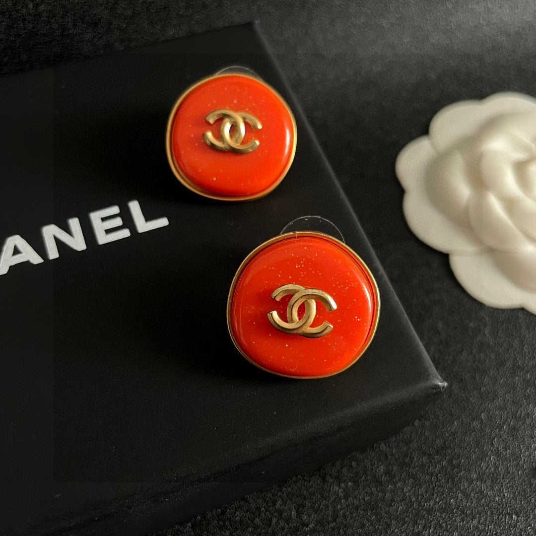 Double-C Emblem Stud Earrings in Polished Metal-Tone – Design 270 detail view
