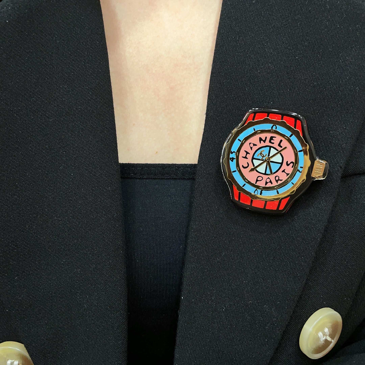 Double-C Emblem Brooch in Polished Metal-Tone – Design 051 front product view