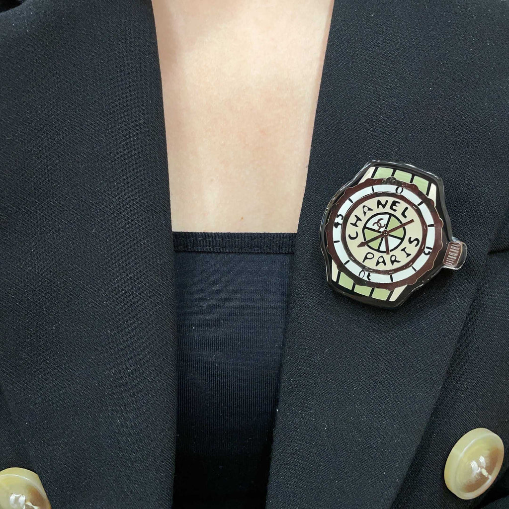 Double-C Emblem Brooch in Polished Metal-Tone – Design 004 front product view
