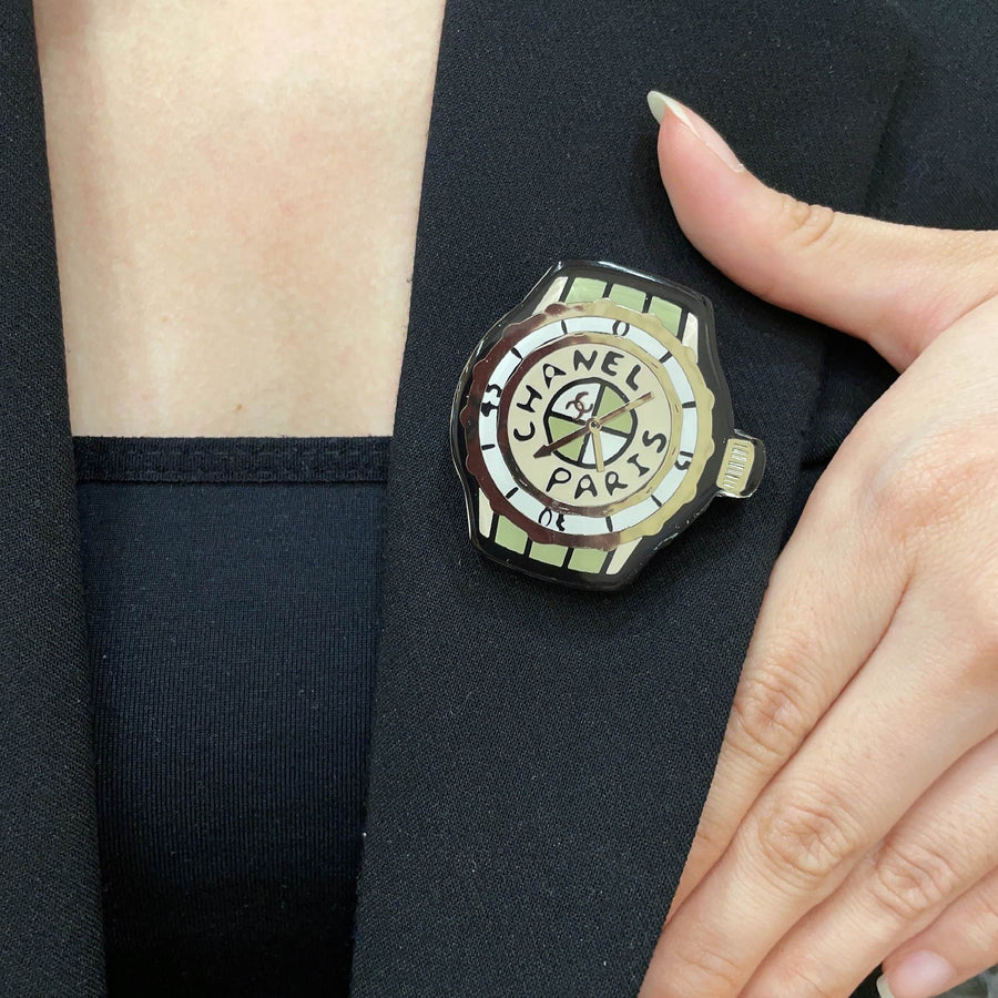 Double-C Emblem Brooch in Polished Metal-Tone – Design 004 main product view