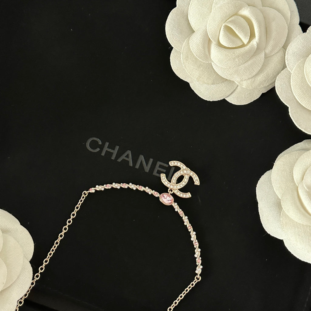 Letter Pendant Necklace in Polished Metal-Tone – Design 014 close-up detail