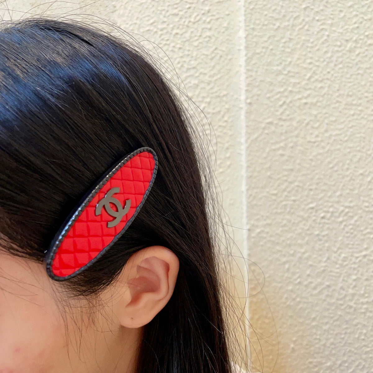 Double-C Emblem Hair Clip – Design 033 main product view