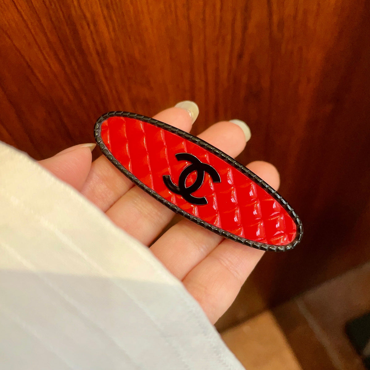 Double-C Emblem Hair Clip – Design 033 side detail