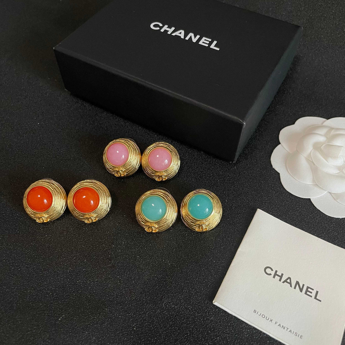 Double-C Emblem Stud Earrings in Polished Metal-Tone – Design 341 close-up detail