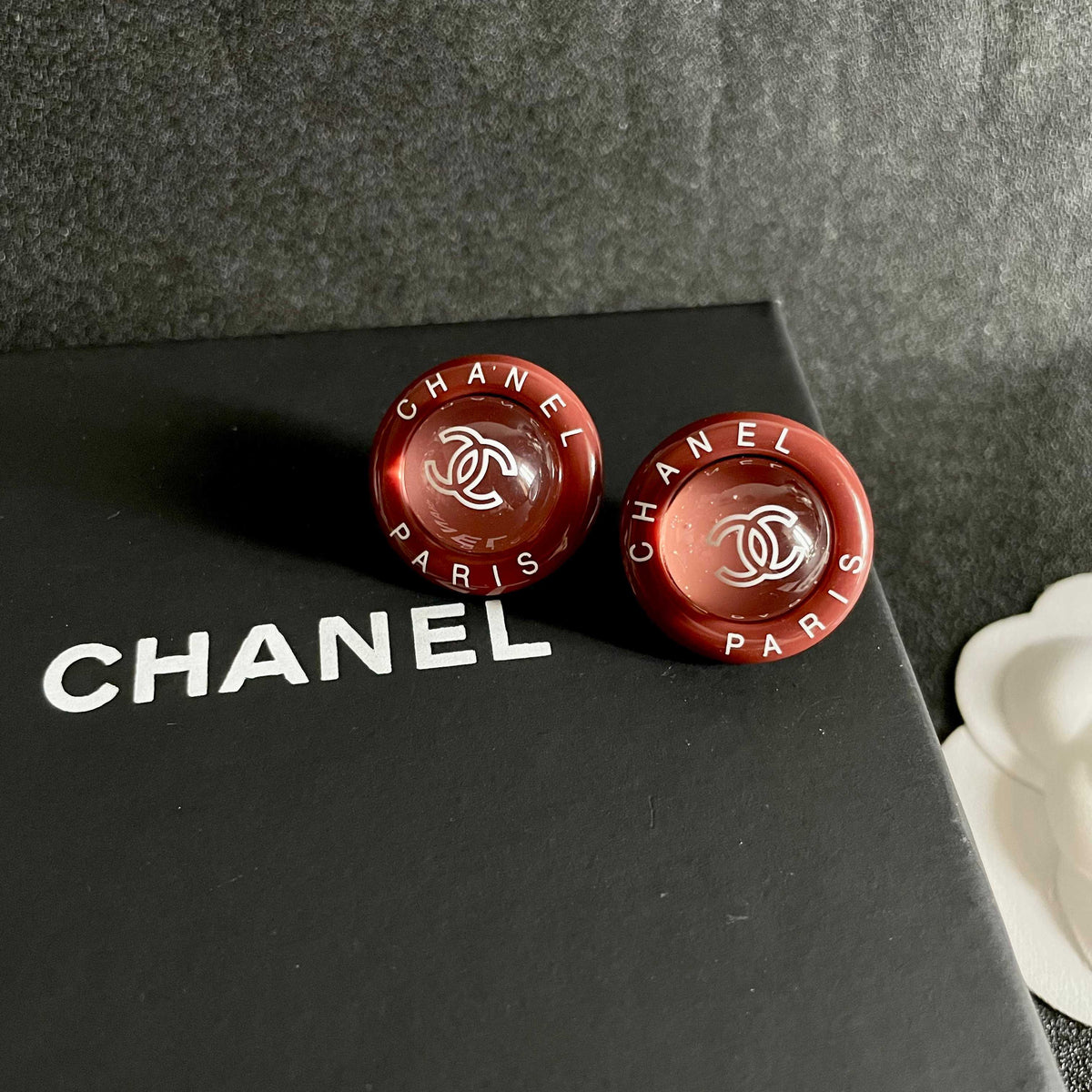 Double-C Emblem Stud Earrings in Polished Metal-Tone – Design 356 detail view