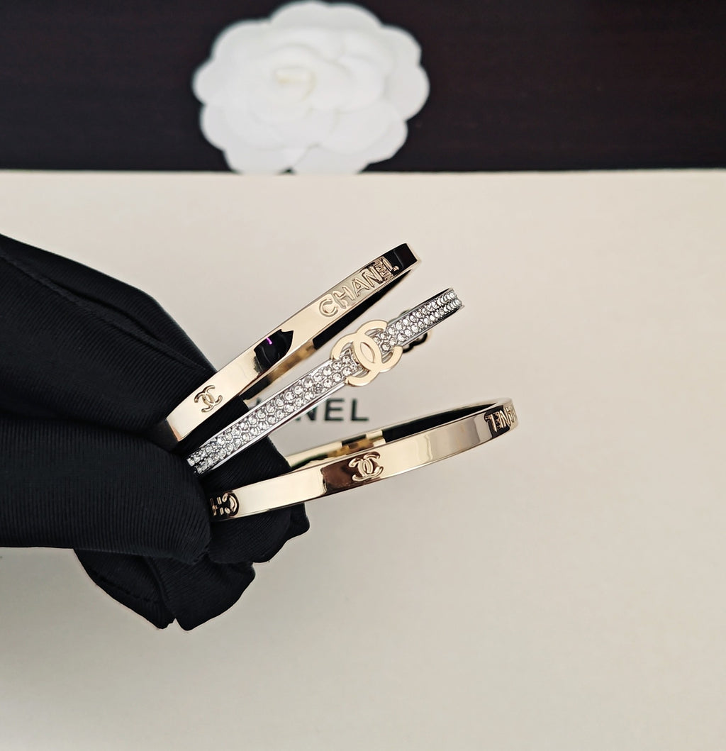 Signature Emblem Bangle in Gold-Tone – Design 002 front product view