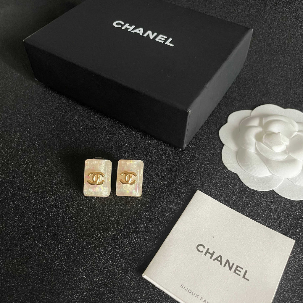 Double-C Emblem Stud Earrings in Polished Metal-Tone – Design 477 close-up detail