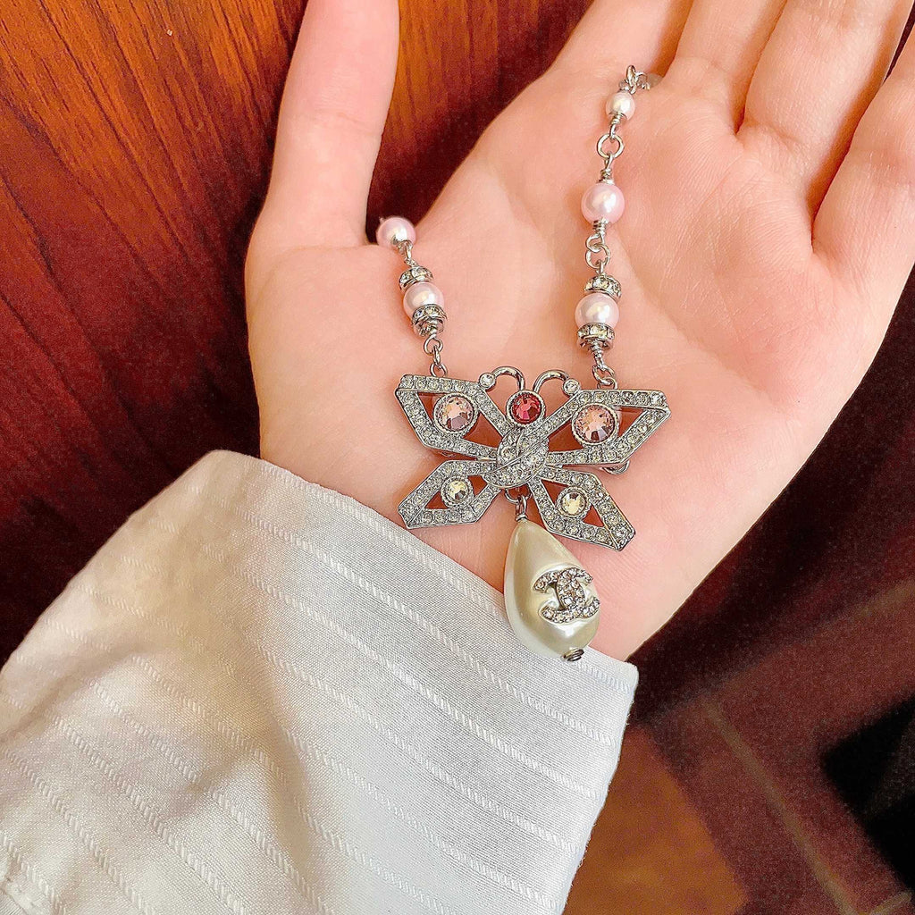 Double-C Emblem Pearl-Detail Pendant Necklace – Pearl Detail – Design 022 side detail