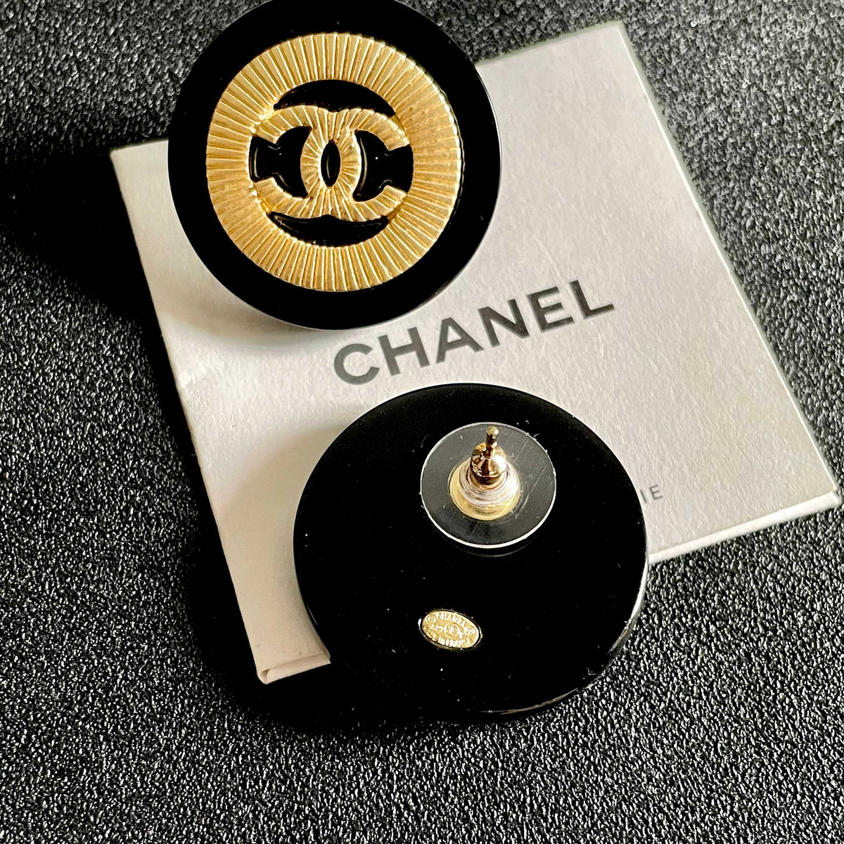 Double-C Emblem Stud Earrings in Polished Metal-Tone – Design 041 main product view