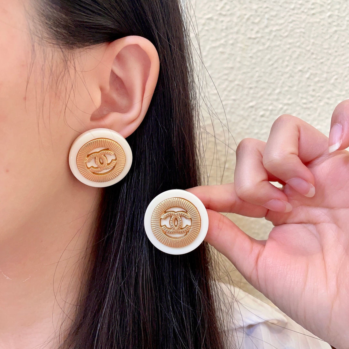 Double-C Emblem Stud Earrings in Polished Metal-Tone – Design 029 main product view