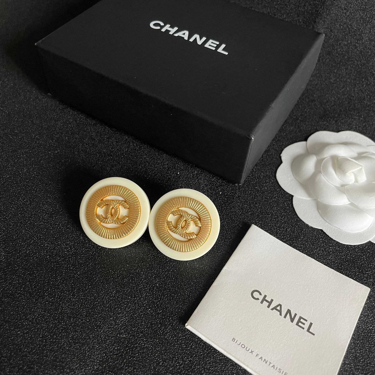 Double-C Emblem Stud Earrings in Polished Metal-Tone – Design 040 close-up detail
