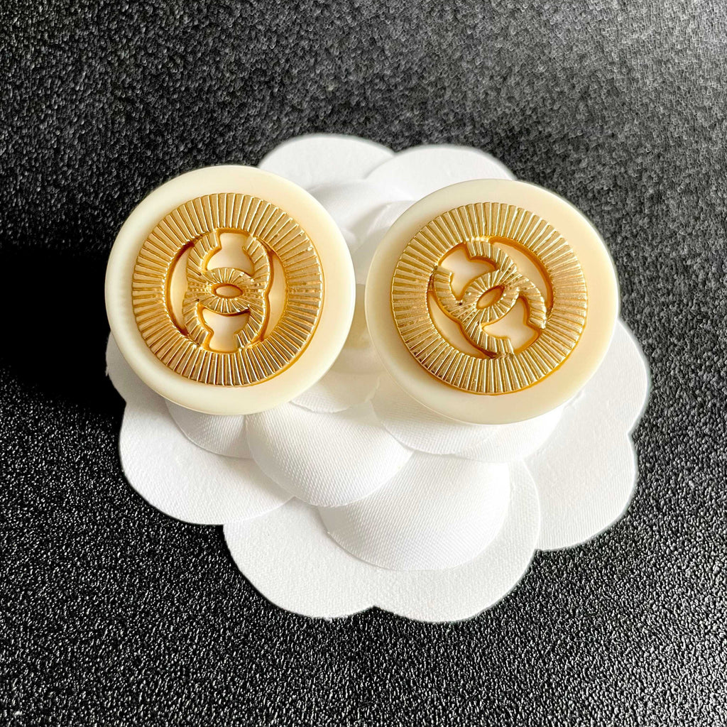 Double-C Emblem Stud Earrings in Polished Metal-Tone – Design 040 front product view