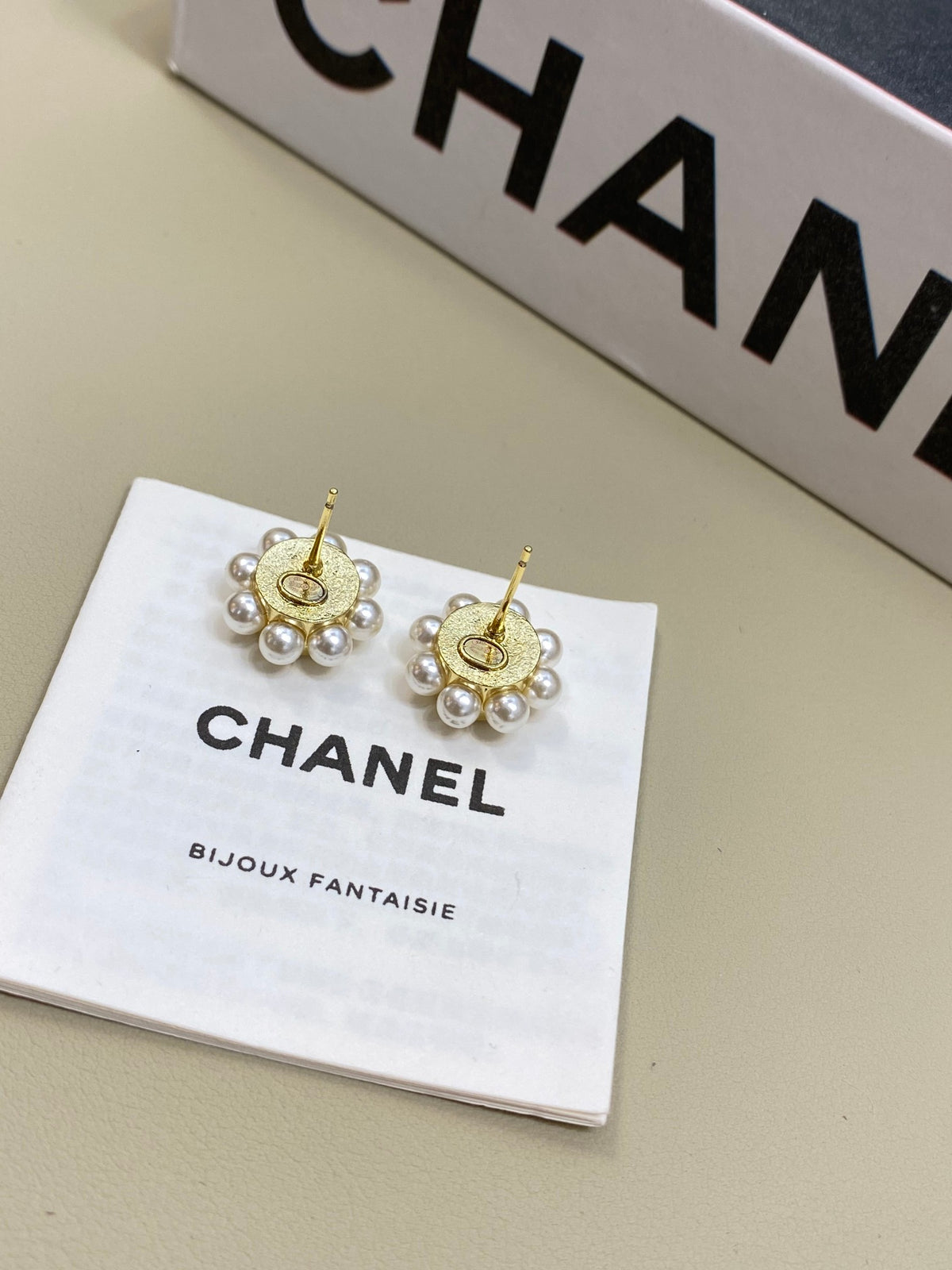 Double-C Emblem Stud Earrings in Polished Metal-Tone – Design 299 side detail