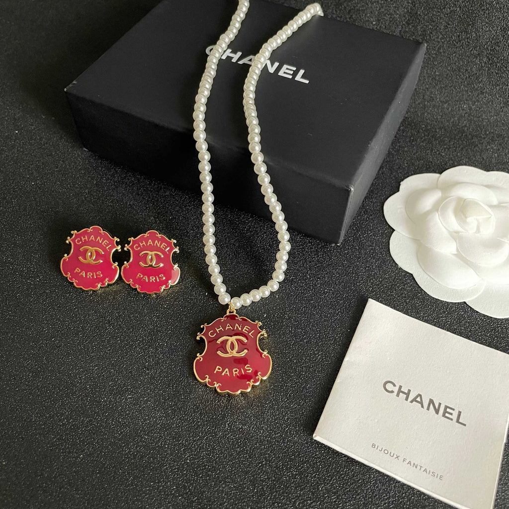 Double-C Emblem Pearl-Detail Pendant Necklace – Pearl Detail – Design 032 close-up detail