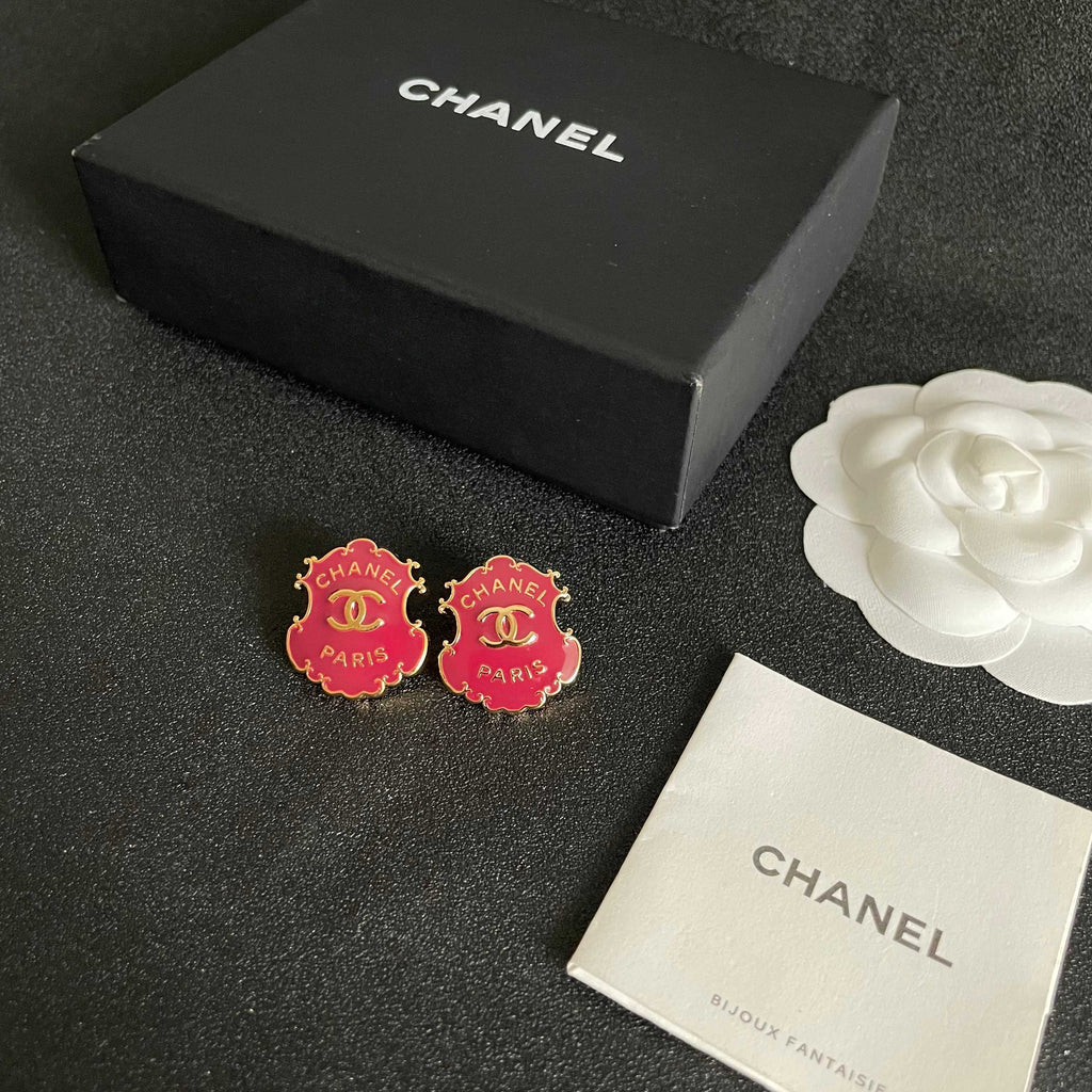 Double-C Emblem Stud Earrings in Polished Metal-Tone – Design 163 close-up detail