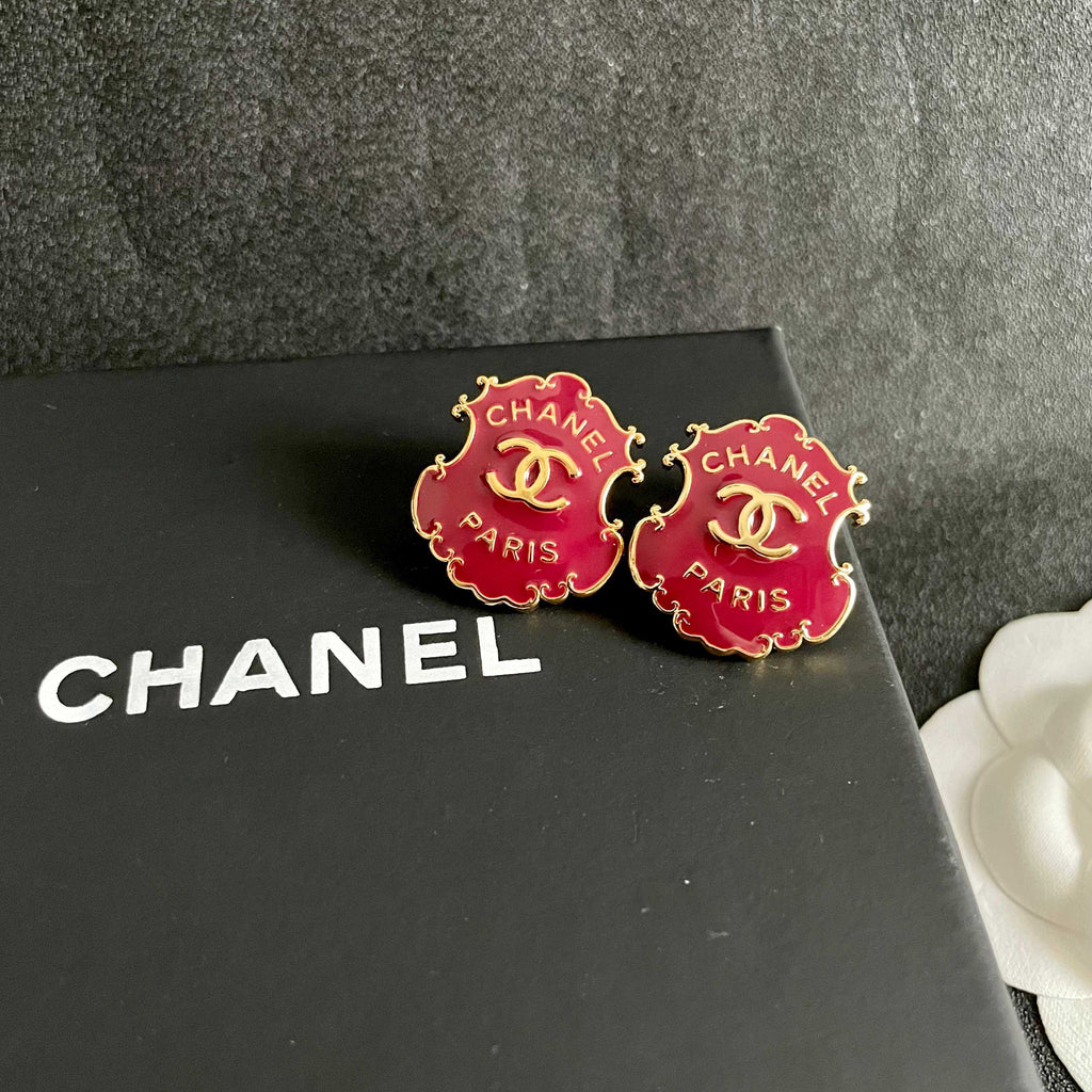 Double-C Emblem Stud Earrings in Polished Metal-Tone – Design 163 detail view