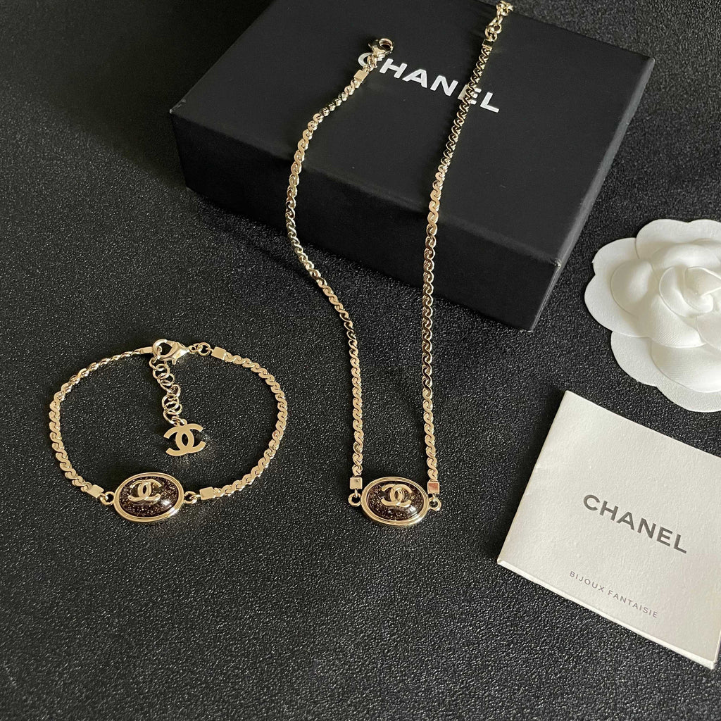 Double-C Emblem Bracelet in Polished Metal-Tone – Design 004 close-up detail