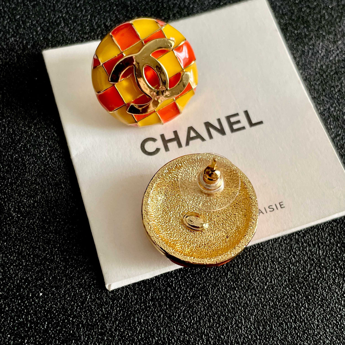 Double-C Emblem Stud Earrings in Polished Metal-Tone – Checkerboard – Design 004 main product view