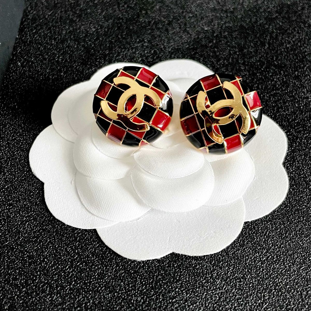 Double-C Emblem Stud Earrings in Polished Metal-Tone – Checkerboard – Design 003 front product view
