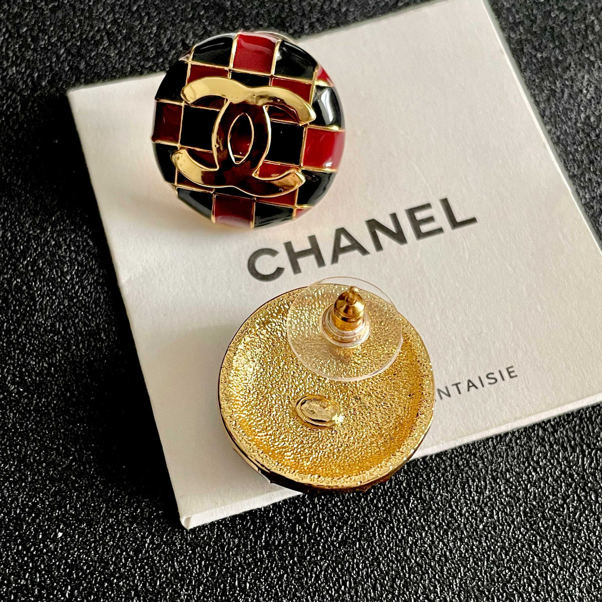 Double-C Emblem Stud Earrings in Polished Metal-Tone – Checkerboard – Design 003 main product view