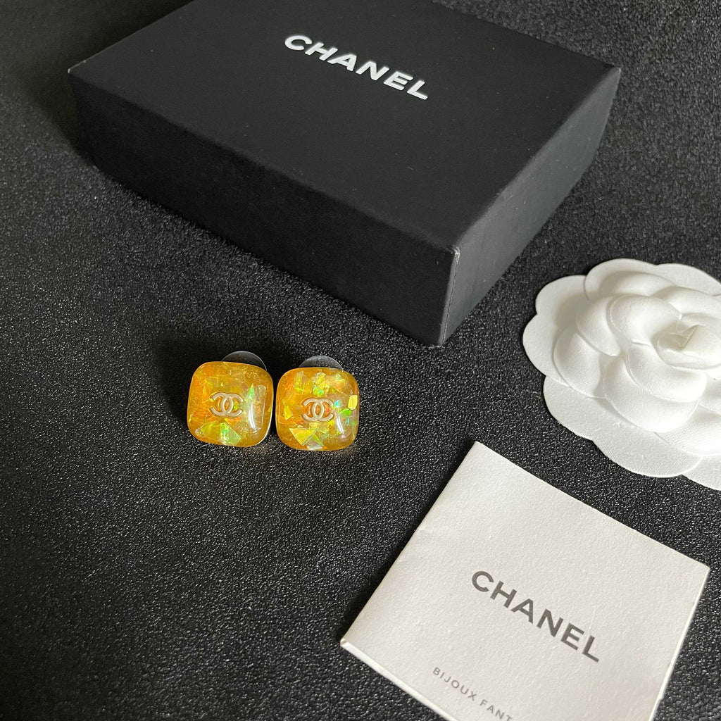 Double-C Emblem Stud Earrings in Polished Metal-Tone – Design 160 close-up detail