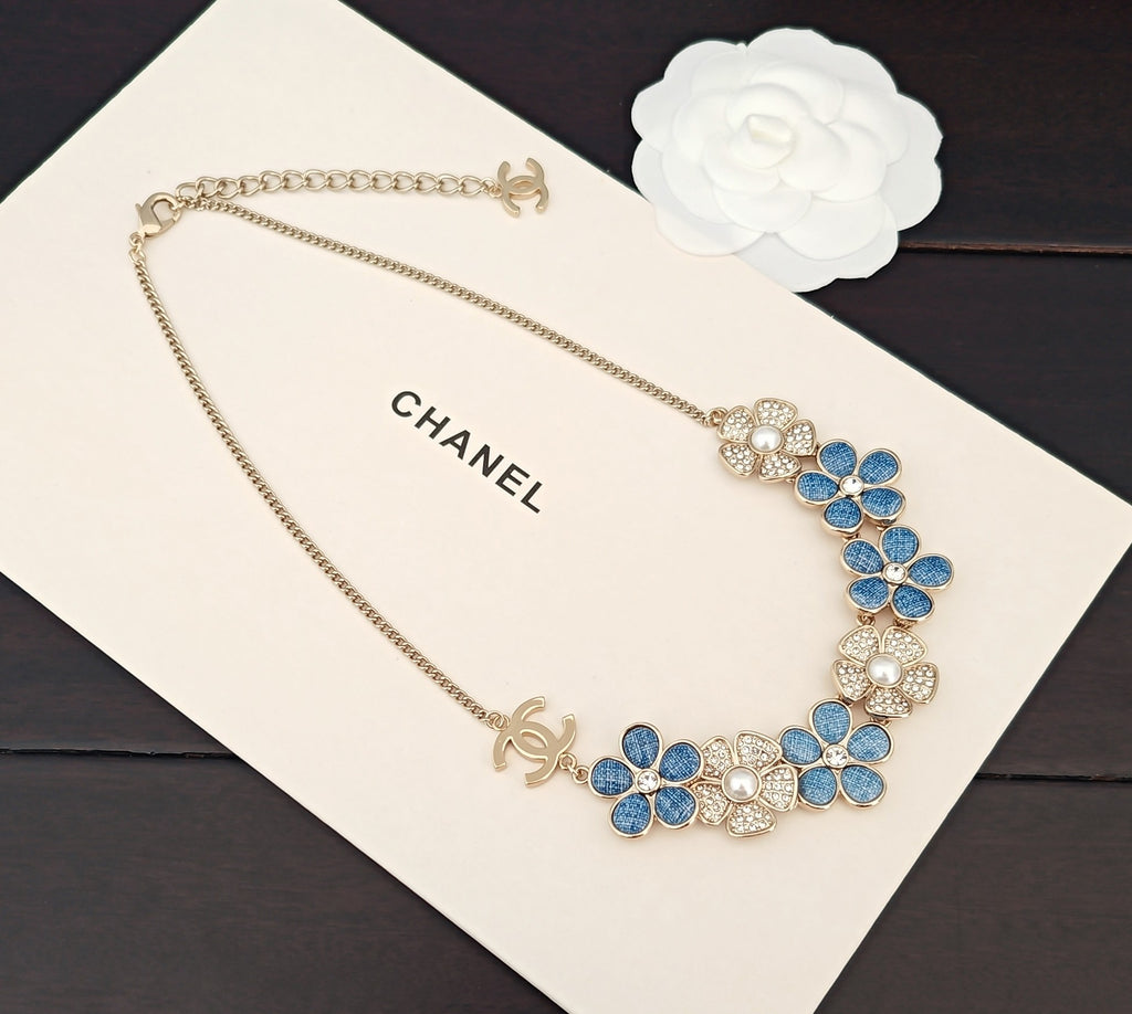 Floral Pendant Necklace in Gold-Tone – Blue Detail – Design 003 detail view