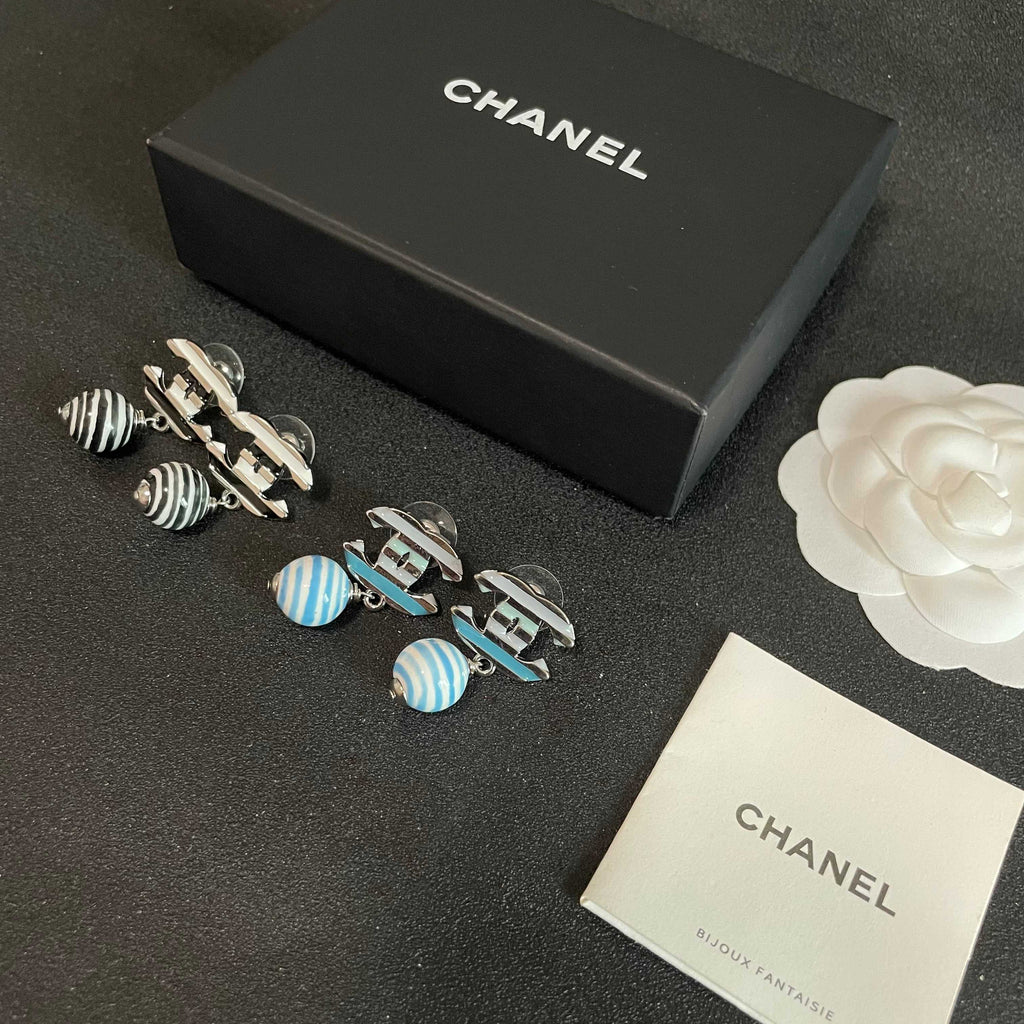 Double-C Emblem Statement Earrings in Polished Metal-Tone – Design 030 side detail