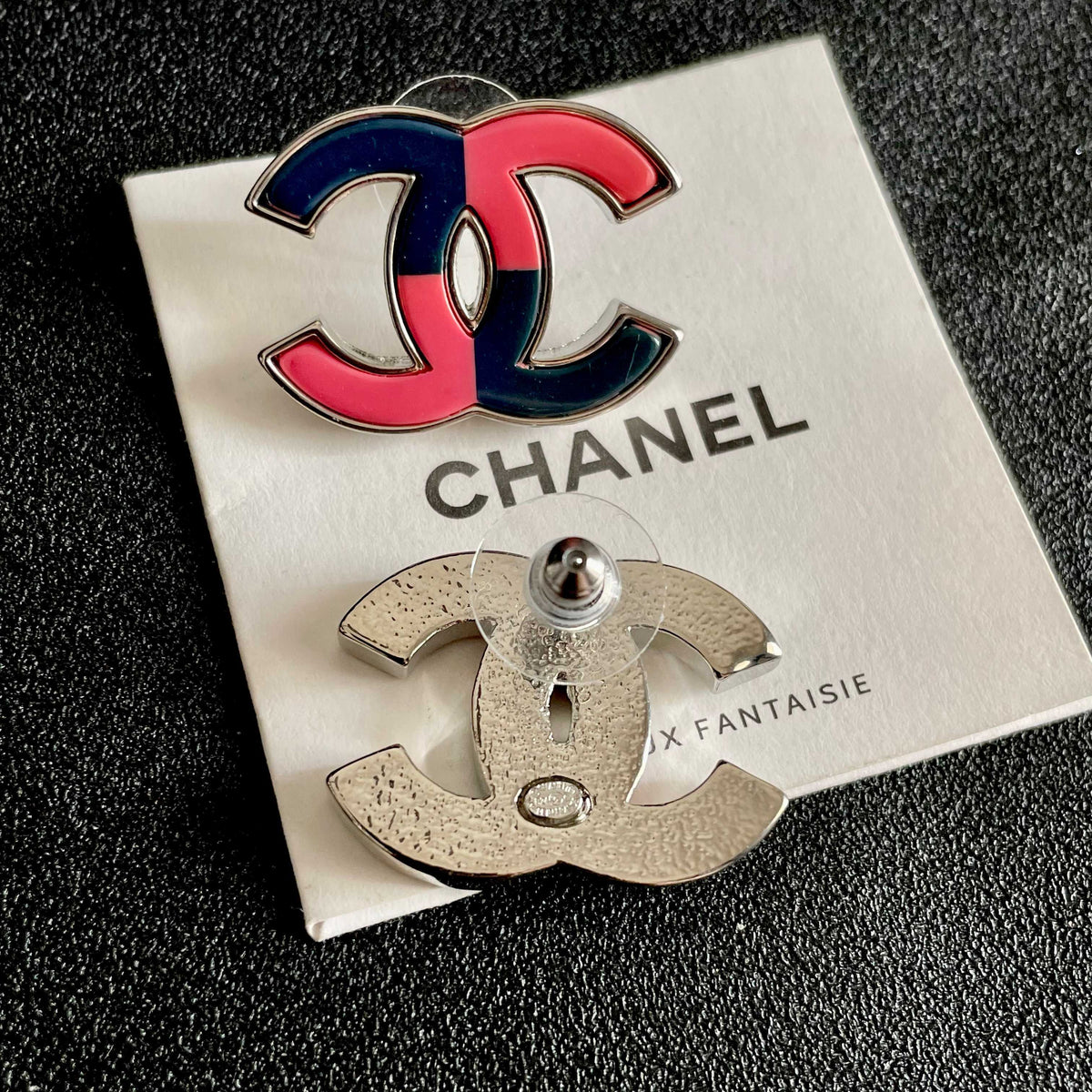 Double-C Emblem Stud Earrings in Polished Metal-Tone – Design 209 main product view