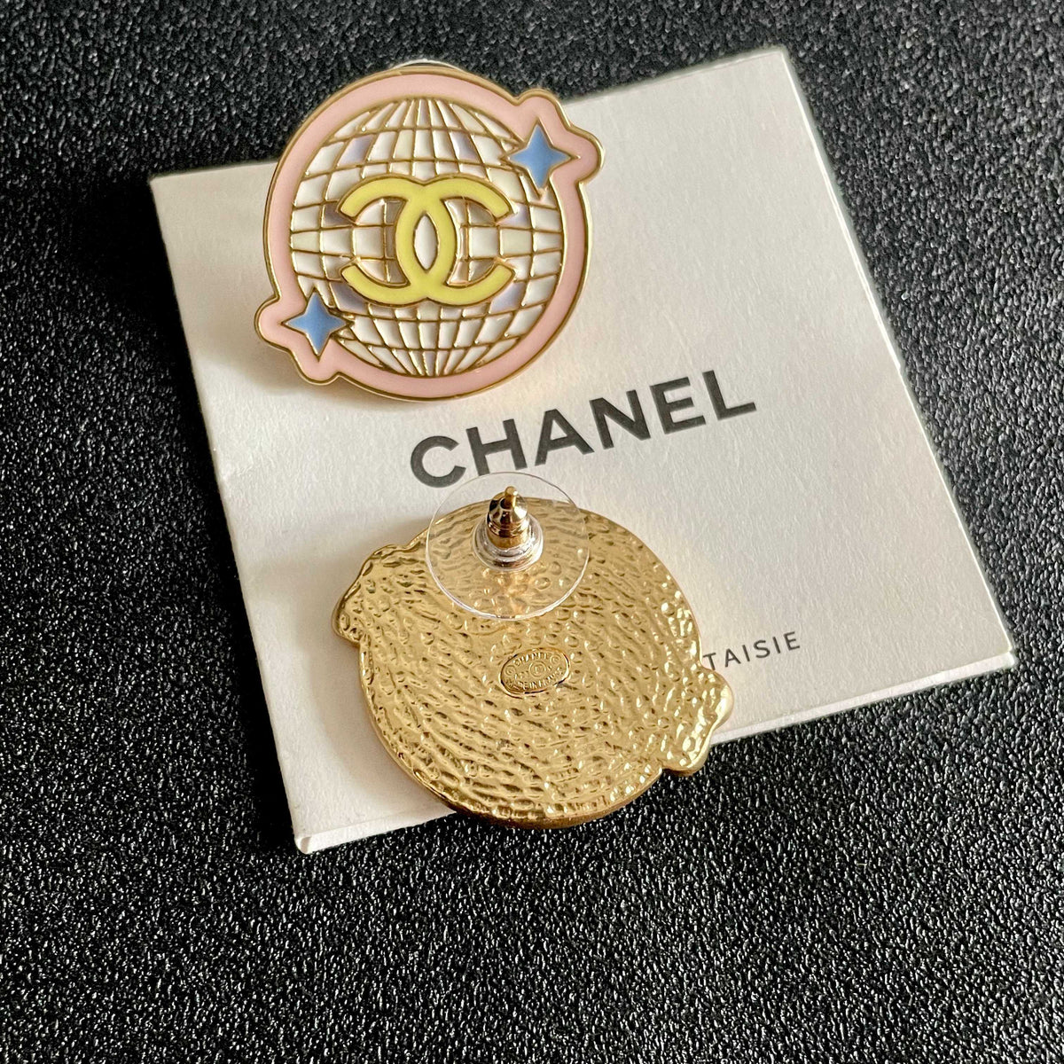 Double-C Emblem Stud Earrings in Polished Metal-Tone – Design 218 main product view