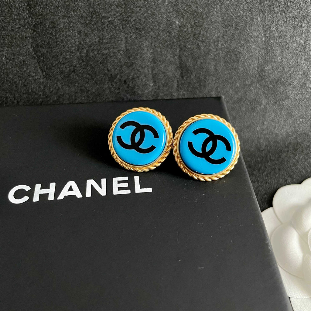 Double-C Emblem Stud Earrings in Polished Metal-Tone – Design 216 detail view