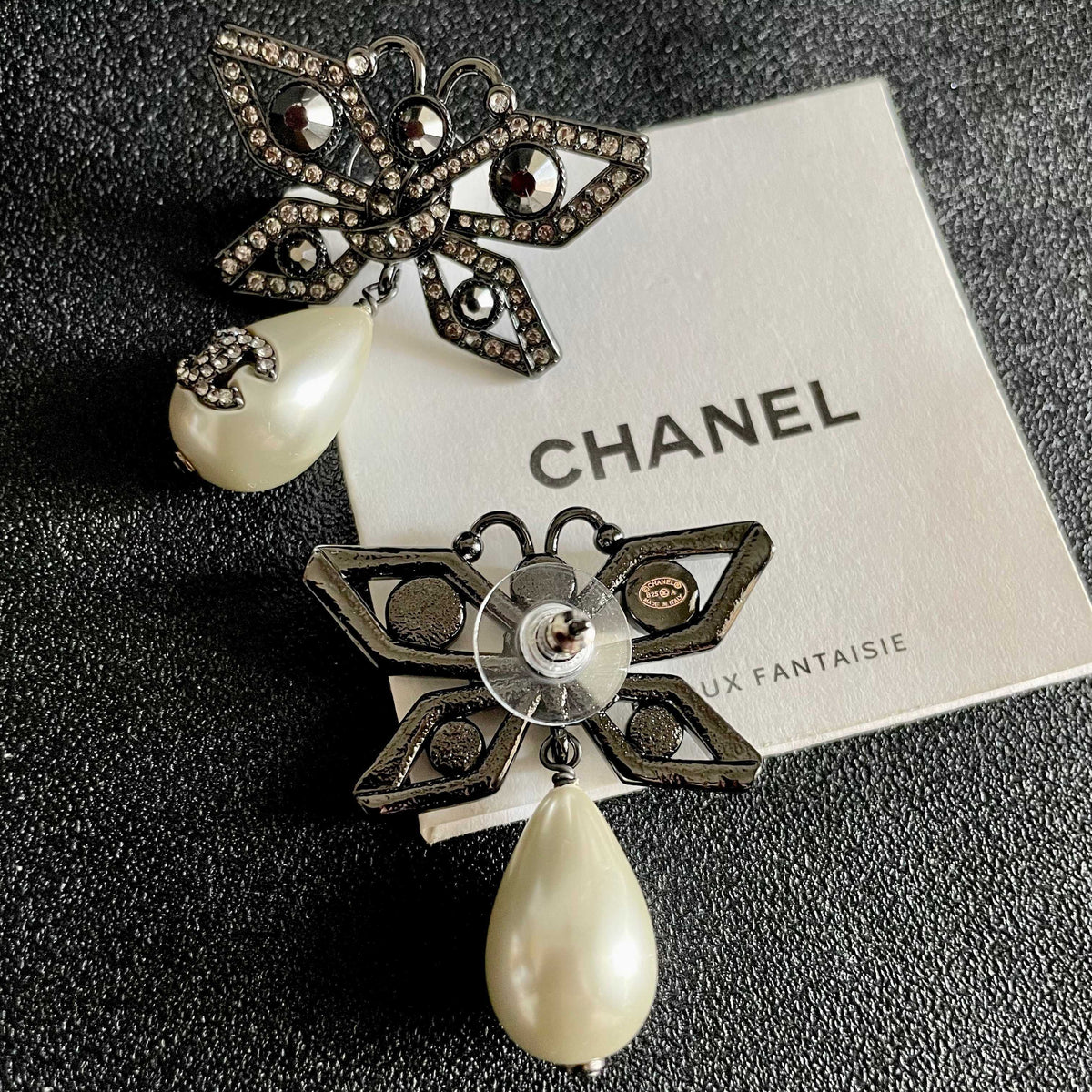 Double-C Emblem Pearl-Detail Statement Earrings – Pearl Detail – Design 018 main product view