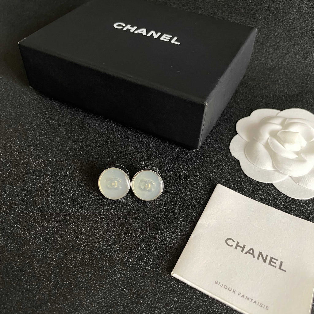 Double-C Emblem Stud Earrings in Polished Metal-Tone – Design 275 close-up detail