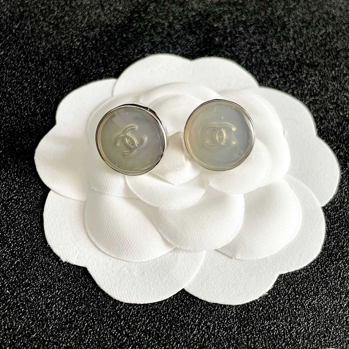 Double-C Emblem Stud Earrings in Polished Metal-Tone – Design 275 front product view