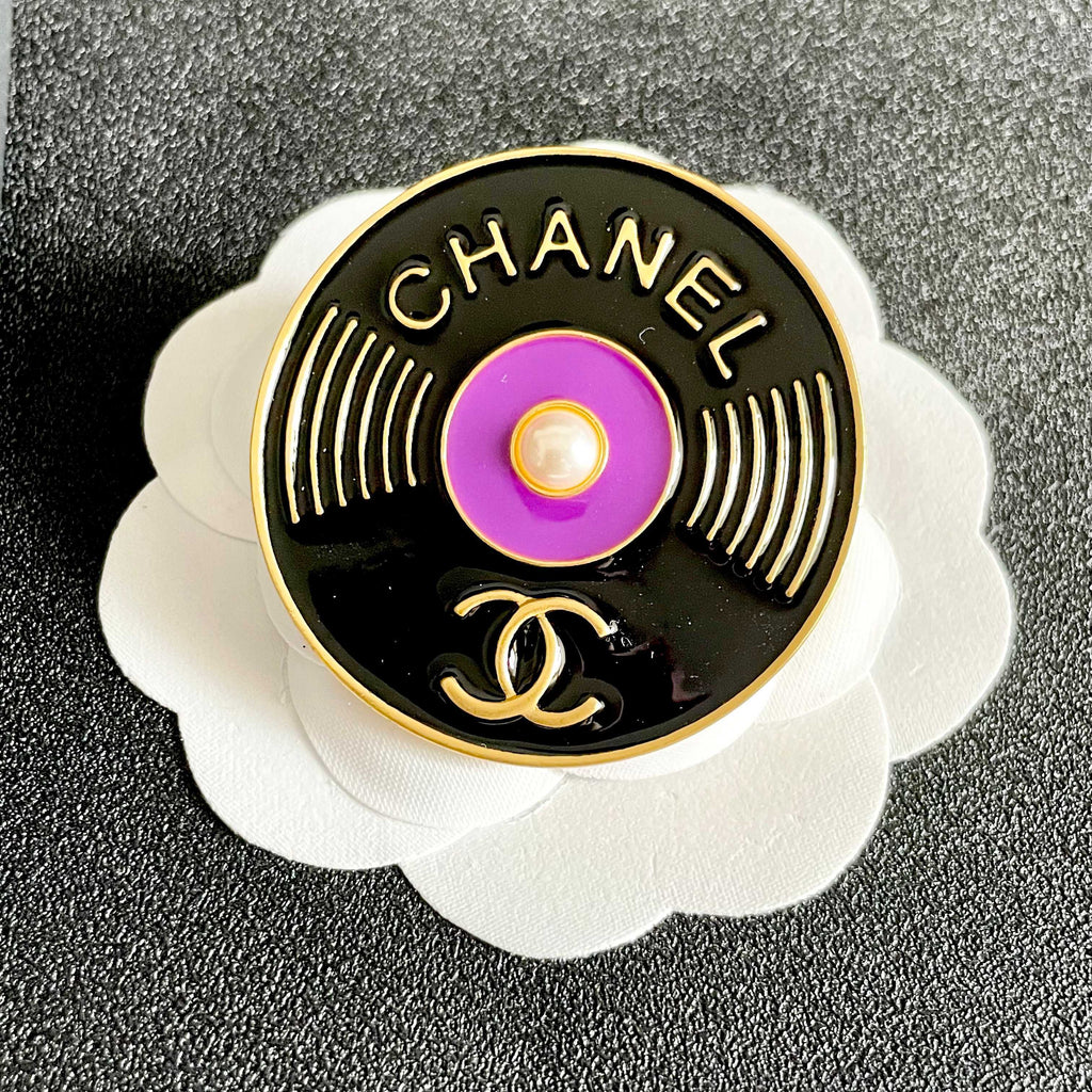 Signature Emblem Brooch in Polished Metal-Tone – Design 028 front product view