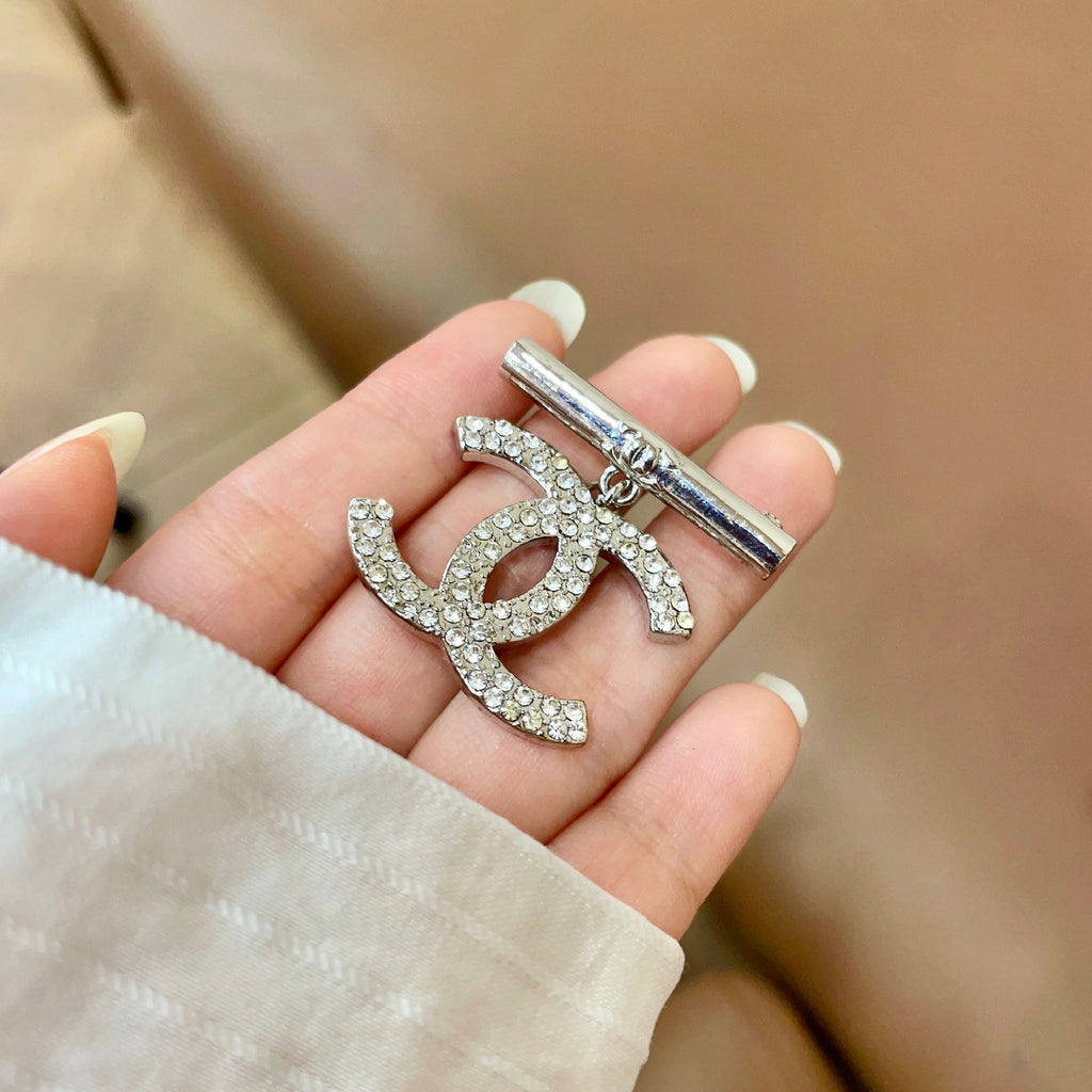 Signature Emblem Brooch in Polished Metal-Tone – Design 027 side detail