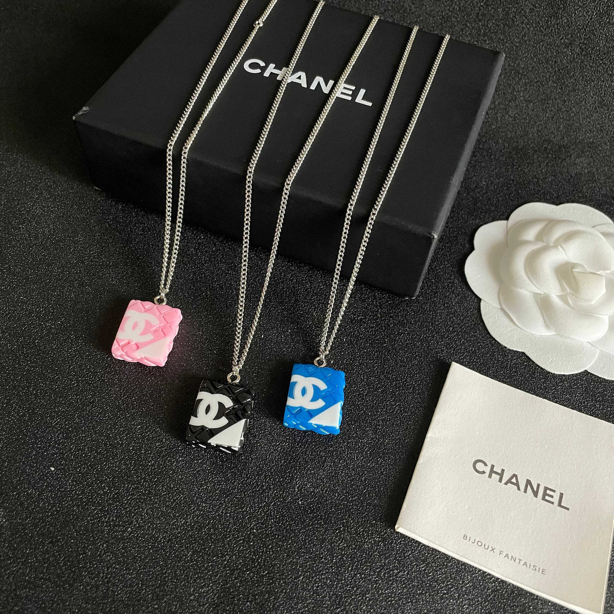 Double-C Emblem Pendant Necklace in Polished Metal-Tone – Design 039 side detail