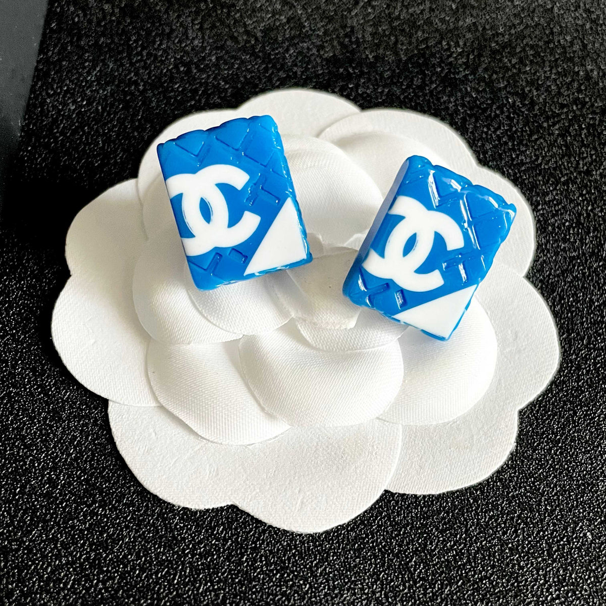 Double-C Emblem Stud Earrings in Polished Metal-Tone – Design 272 front product view