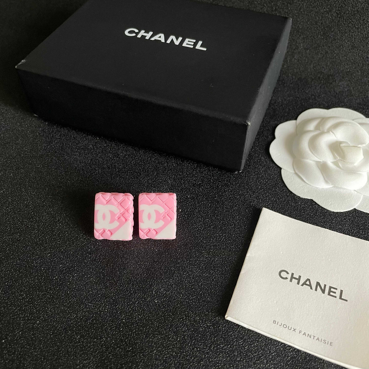 Double-C Emblem Stud Earrings in Polished Metal-Tone – Design 271 close-up detail