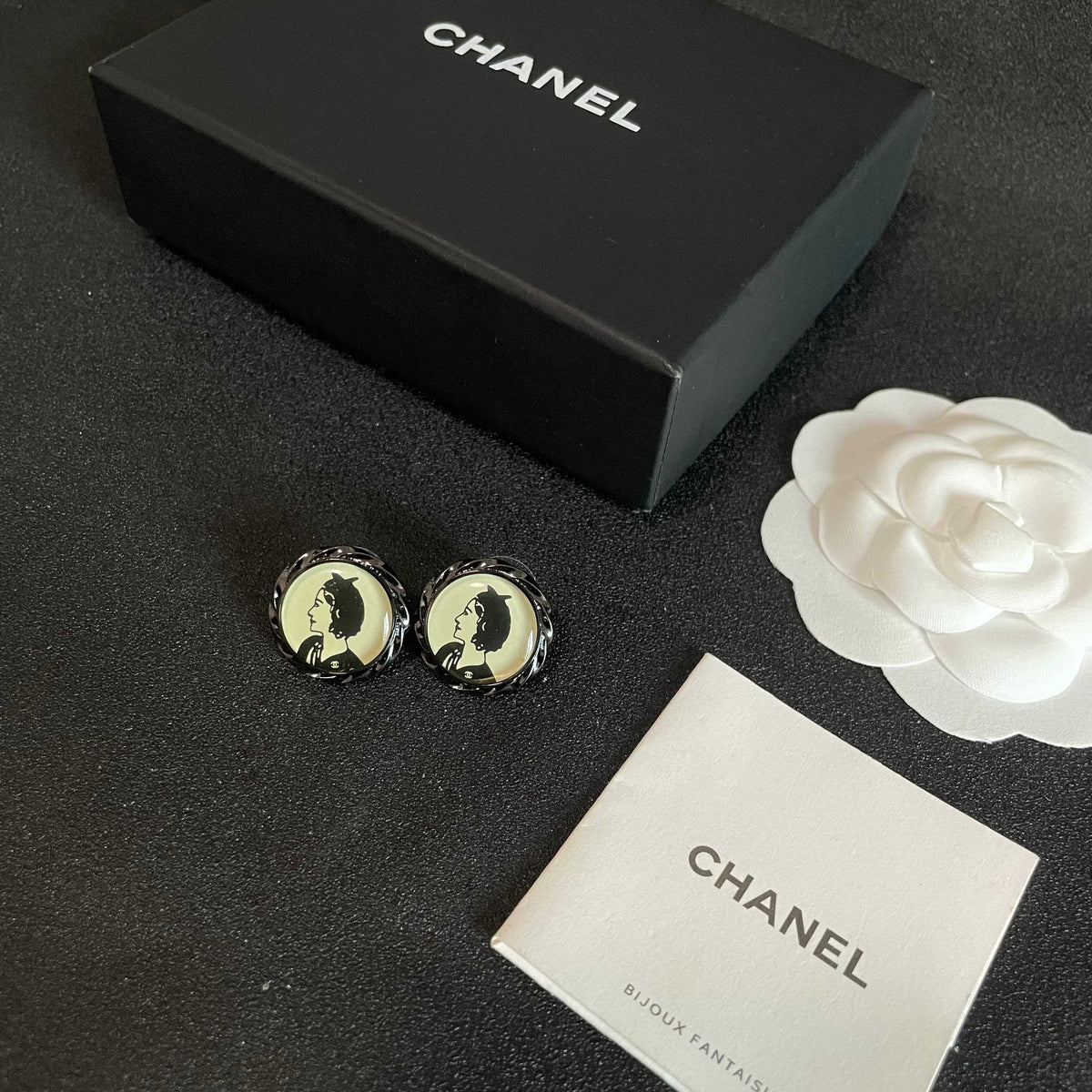 Double-C Emblem Stud Earrings in Polished Metal-Tone – Design 267 close-up detail