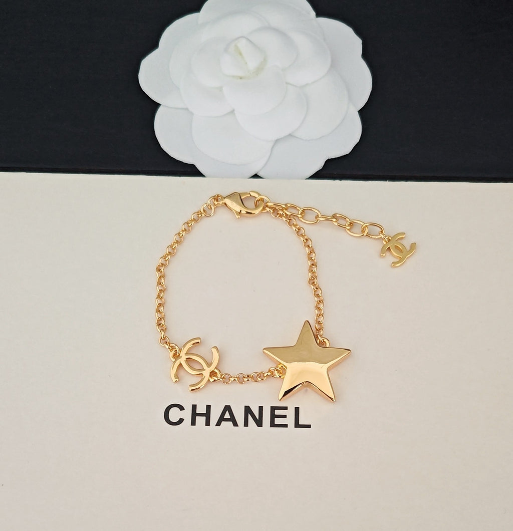 Signature Emblem Bracelet in Gold-Tone – Design 015 detail view